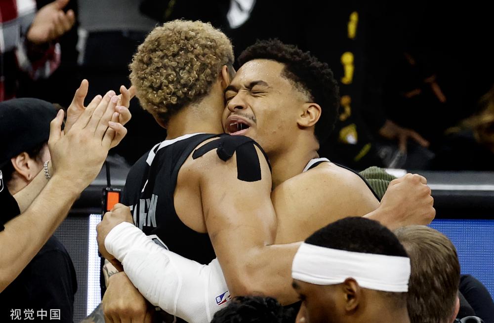 他的表现尤 他的表现尤