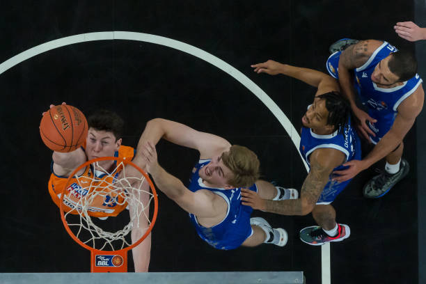 守球员面前 守球员面前